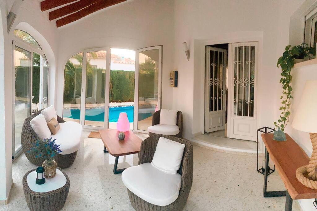 Impresionante Villa Con Piscina - Oliva Nova Exteriör bild